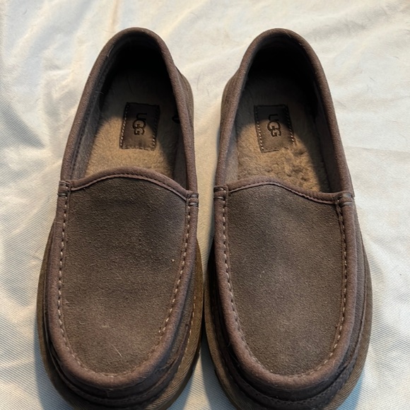 Mens uggs size 7.  Womens 8 - Picture 1 of 4